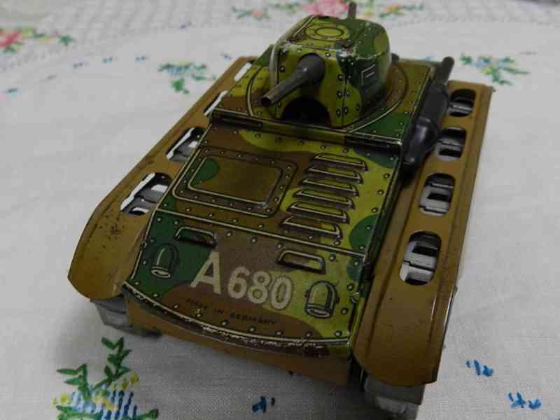 Plechový Tank na klíček Panzer A 680 Arnold Norimberk - foto 3