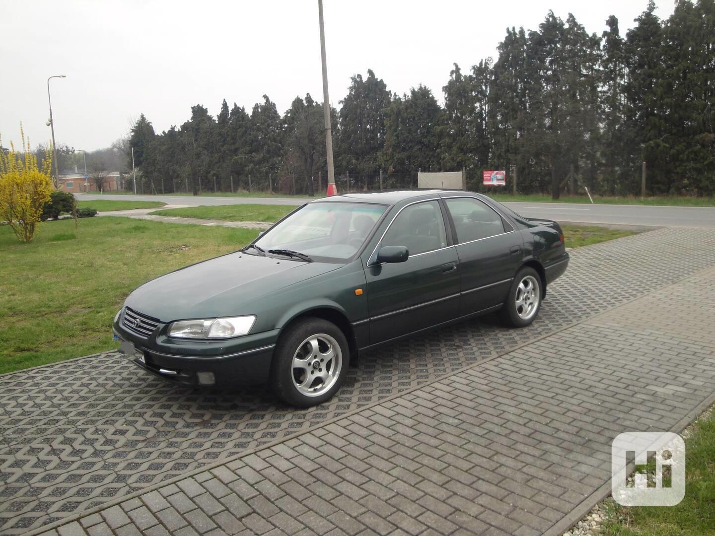 Toyota CAMRY (V2) 2.2i 96kW veterán v TOP stavu - foto 1