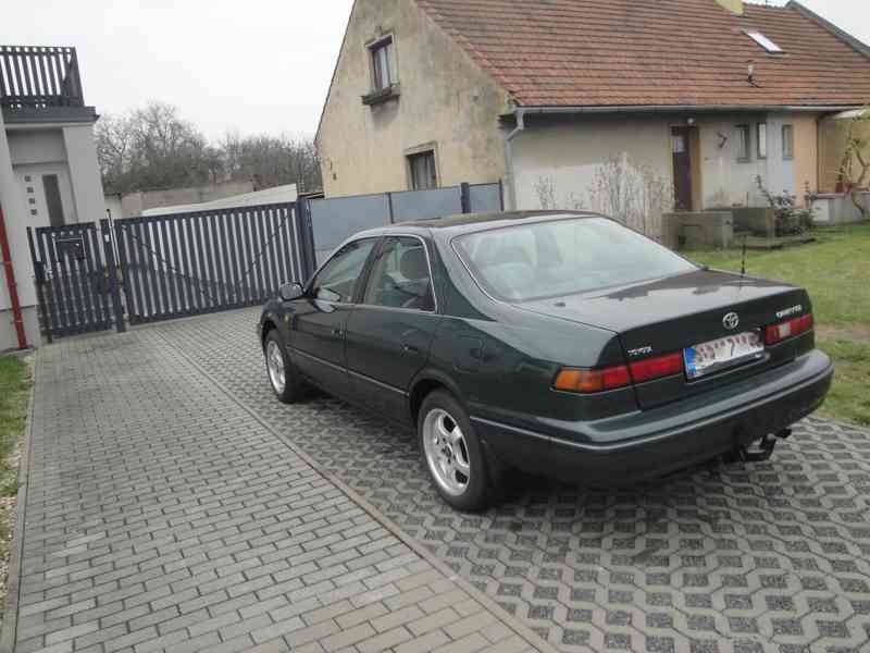 Toyota CAMRY (V2) 2.2i 96kW veterán v TOP stavu - foto 3