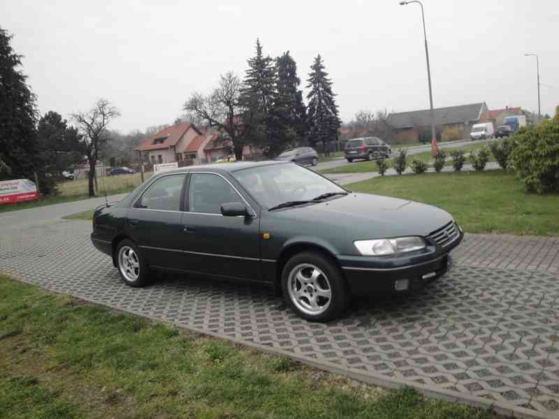 Toyota CAMRY (V2) 2.2i 96kW veterán v TOP stavu - foto 2