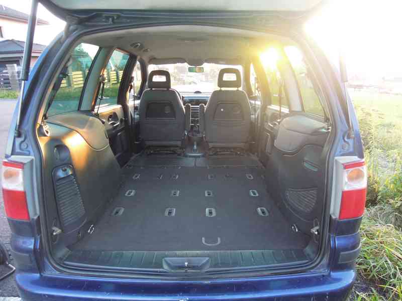 Ford Galaxy, rok 2004 - foto 8