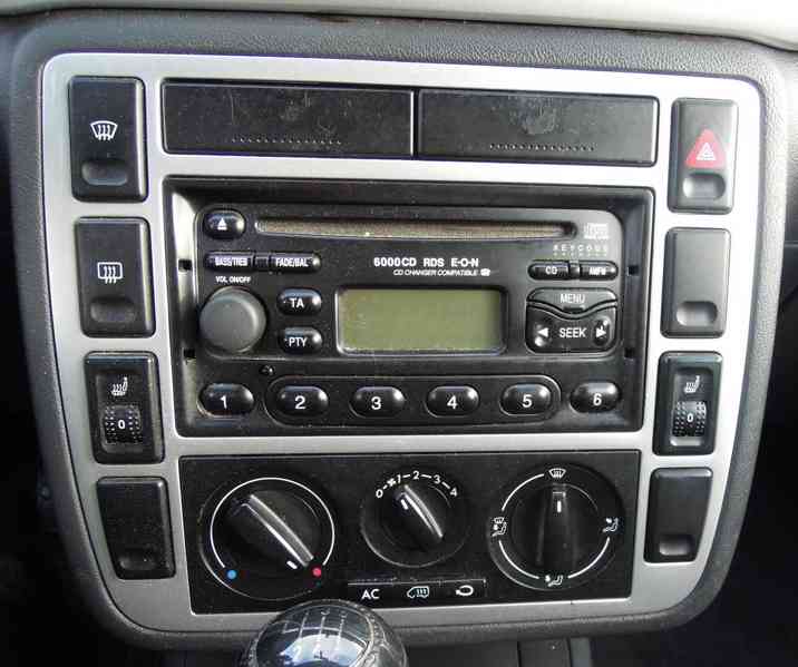 Ford Galaxy, rok 2004 - foto 11