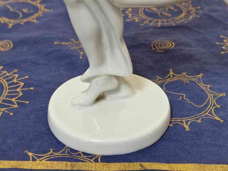 Krásná porcelánová plastika Dívka PirkenHammer Březová - foto 8