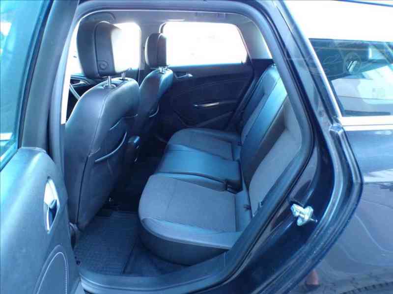 Opel Astra 1,7 CDTi - foto 9