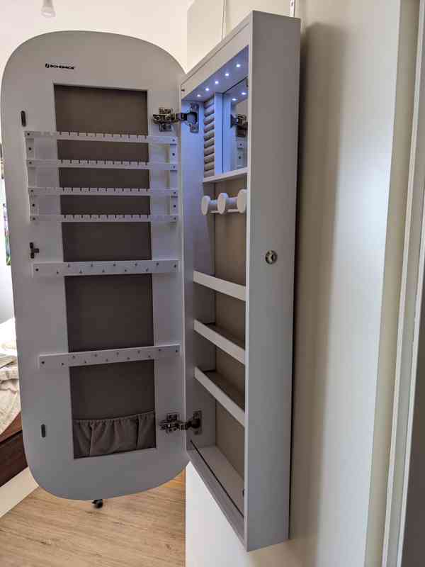 Závěsná zrcadlová šperkovnice - foto 13