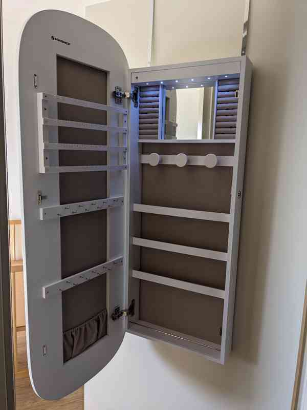 Závěsná zrcadlová šperkovnice - foto 10