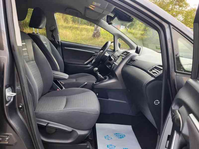Toyota Verso 1,8i Edition-S benzín 108kw - foto 17