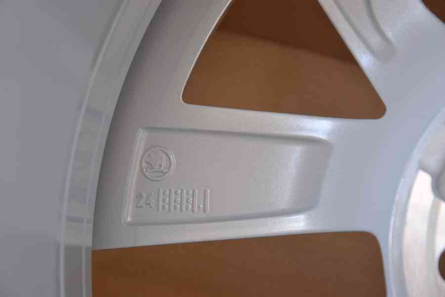 Škoda Octavia IV- 17 NOVÉ orig.ALU disky 7x17,5x112 - foto 18