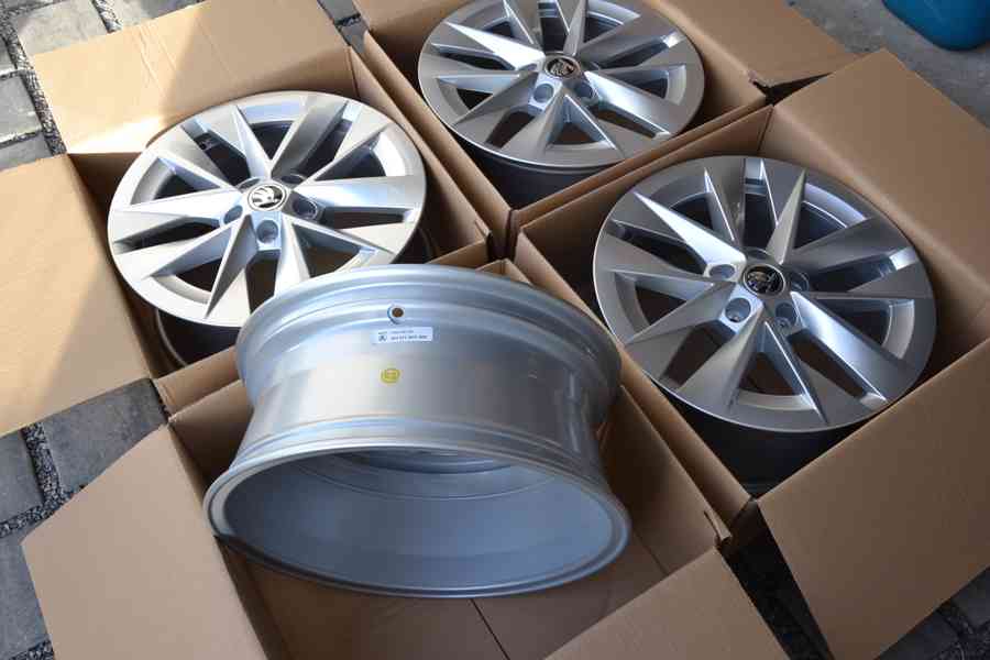 Škoda Octavia IV- 17 NOVÉ orig.ALU disky 7x17,5x112 - foto 13