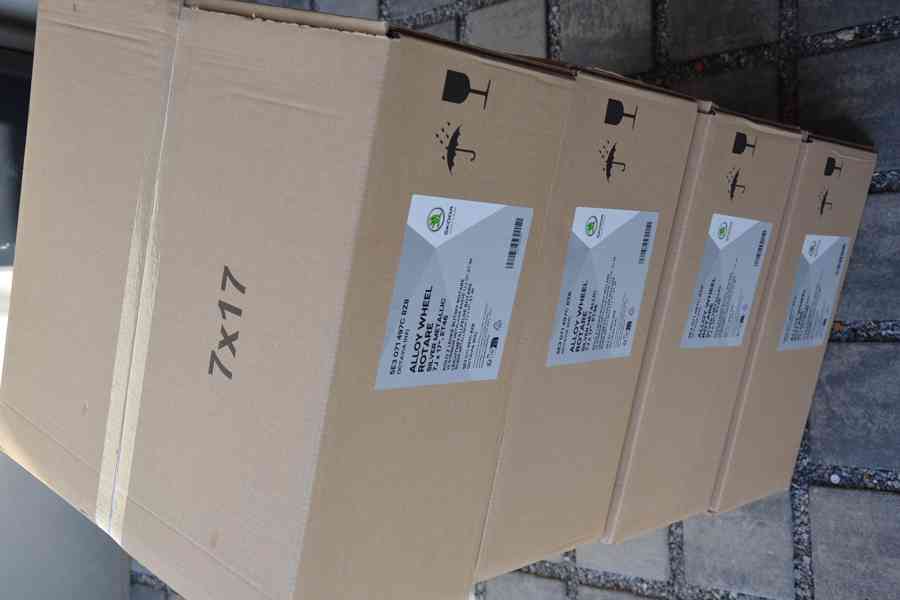 Škoda Octavia IV- 17 NOVÉ orig.ALU disky 7x17,5x112 - foto 8