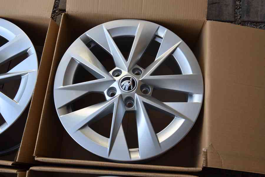Škoda Octavia IV- 17 NOVÉ orig.ALU disky 7x17,5x112 - foto 5