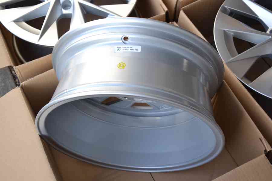 Škoda Octavia IV- 17 NOVÉ orig.ALU disky 7x17,5x112 - foto 14