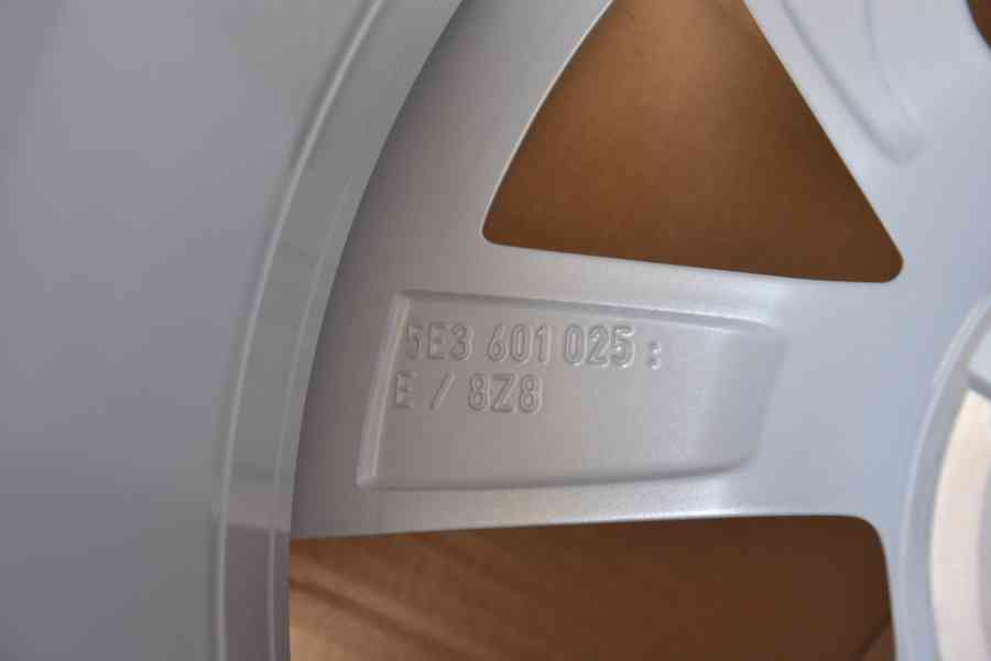 Škoda Octavia IV- 17 NOVÉ orig.ALU disky 7x17,5x112 - foto 17