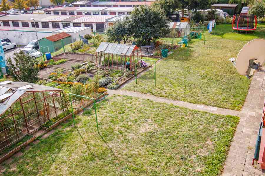 Prodej slunného zděného bytu 3+1 s balkonem a zahrádkou v Su - foto 5