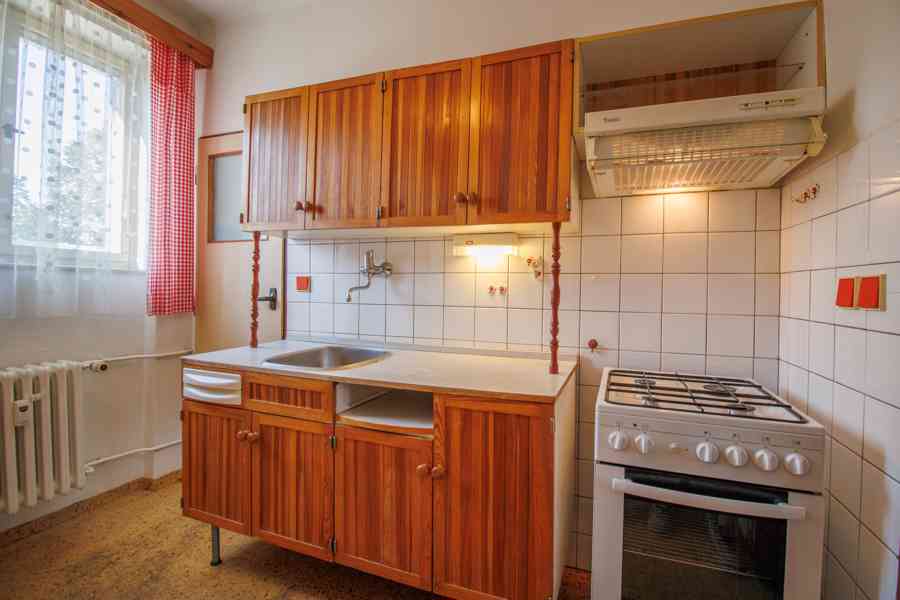 Prodej slunného zděného bytu 3+1 s balkonem a zahrádkou v Su - foto 10