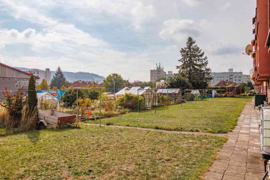 Prodej slunného zděného bytu 3+1 s balkonem a zahrádkou v Su - foto 2