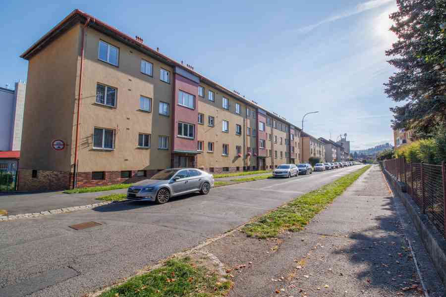 Prodej slunného zděného bytu 3+1 s balkonem a zahrádkou v Su - foto 31