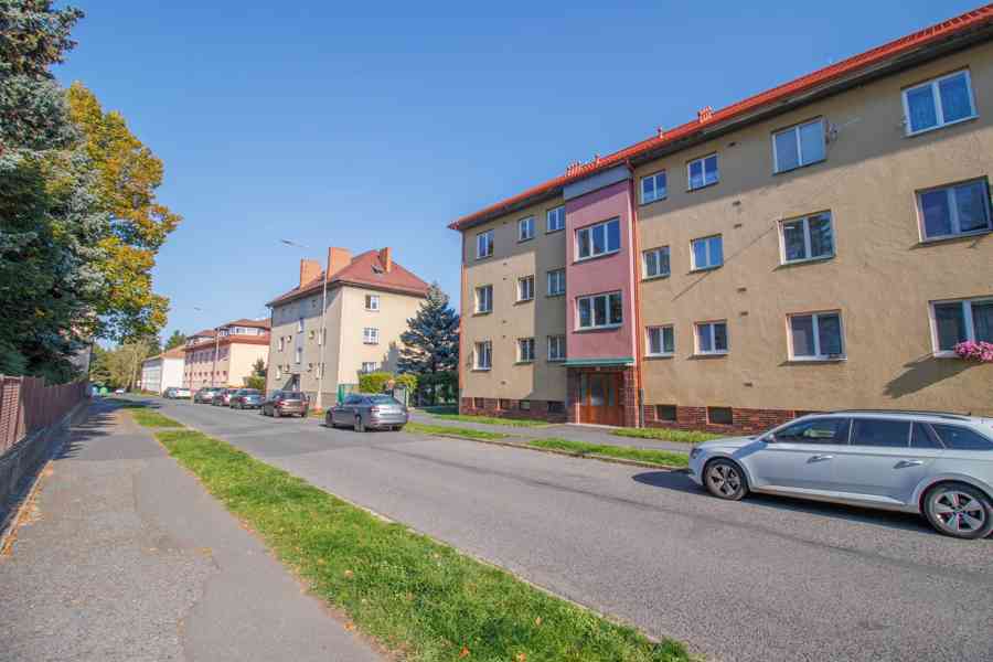 Prodej slunného zděného bytu 3+1 s balkonem a zahrádkou v Su - foto 7