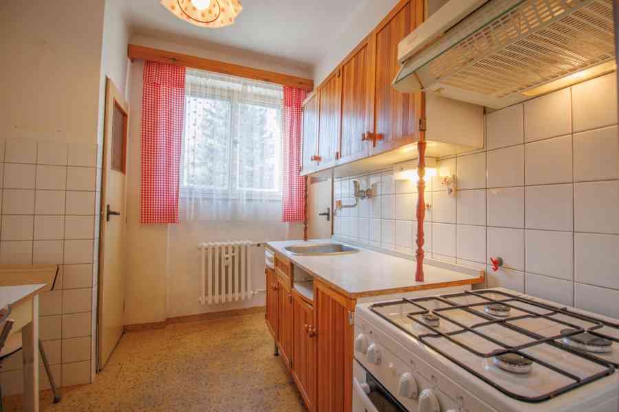 Prodej slunného zděného bytu 3+1 s balkonem a zahrádkou v Su - foto 8