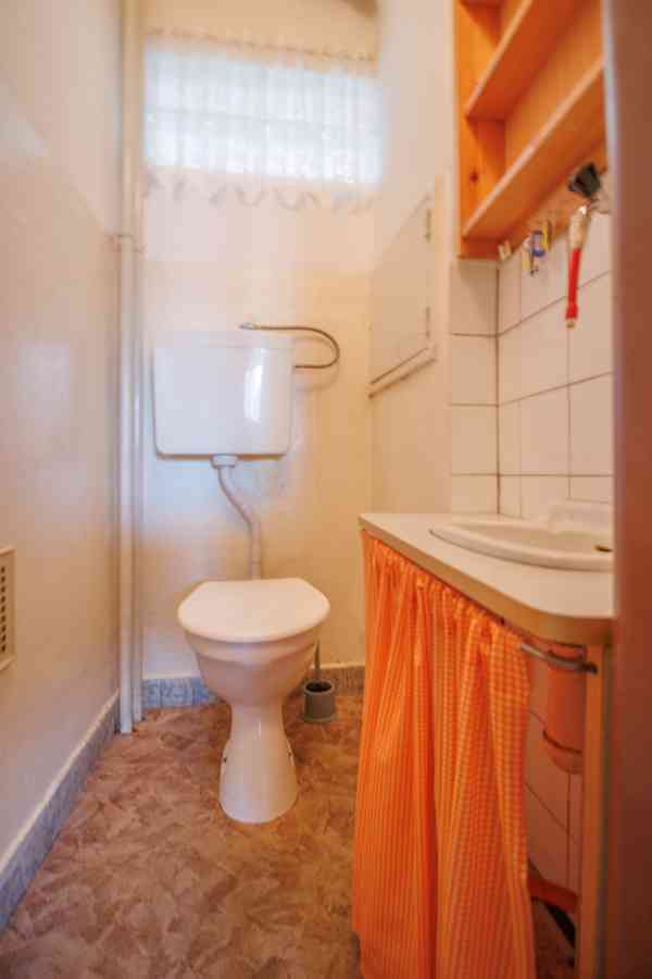 Prodej slunného zděného bytu 3+1 s balkonem a zahrádkou v Su - foto 21