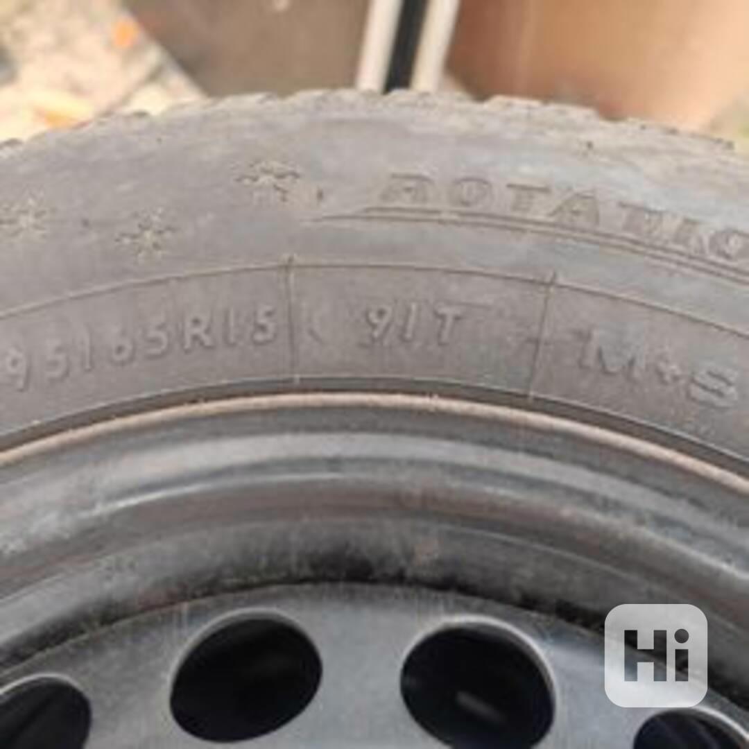 Zimní pneu s originál plecháčema VW/škoda/seat - foto 1