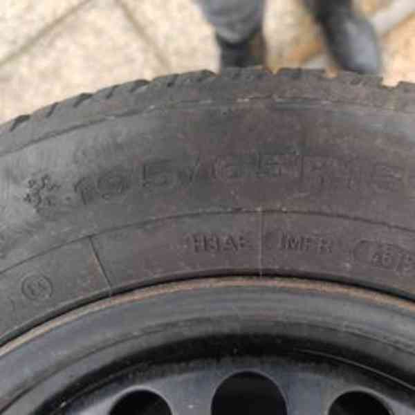 Zimní pneu s originál plecháčema VW/škoda/seat - foto 2