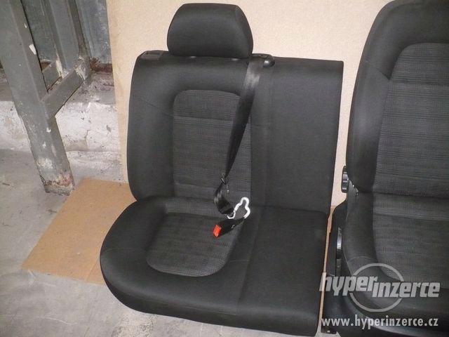 Vyhřívané černé sedačky + kabeláž Fabia Fl. - foto 6