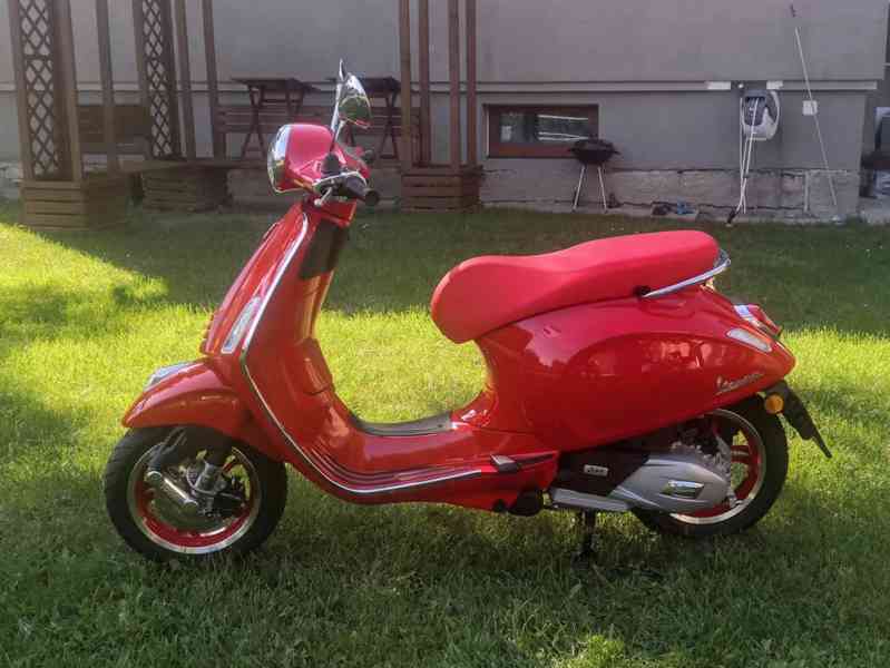 Vespa Primavera Red E5+