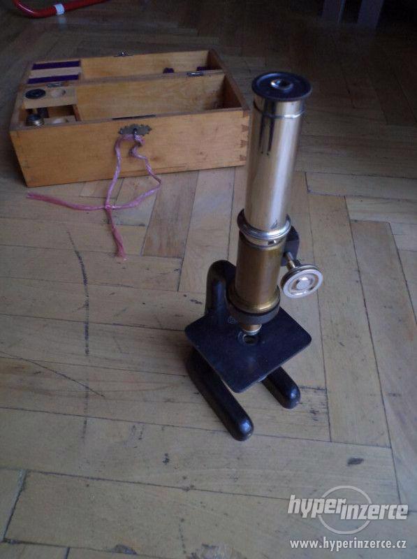 Prodám starý mosazný mikroskop zn. Logia - foto 2