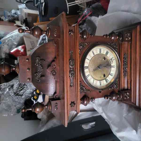 Staré stolní vyřezávané hodiny - foto 2