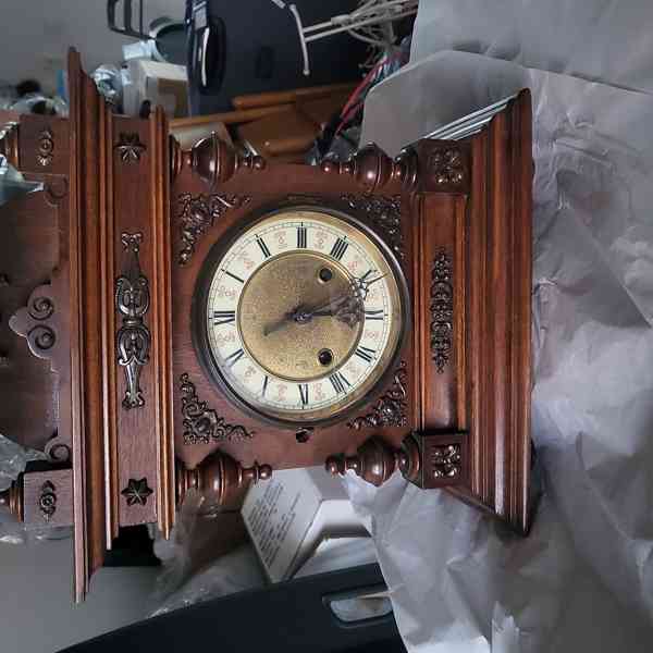 Staré stolní vyřezávané hodiny - foto 3