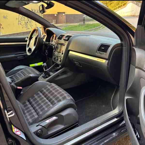 Volkswagen Golf GTI Edition 30 - foto 28