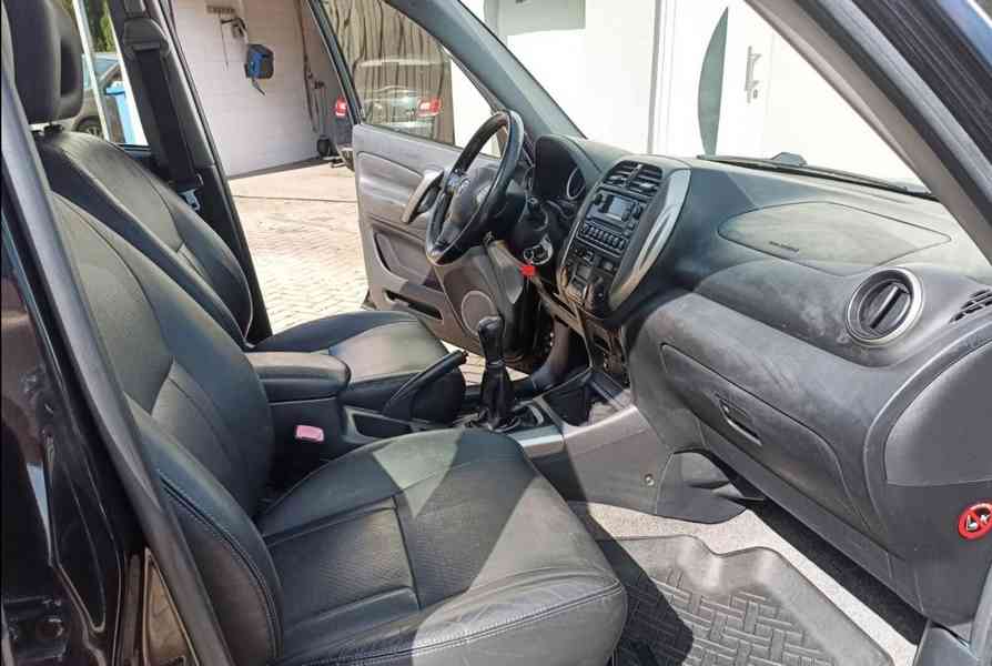 Toyota RAV 4 2.0i Executive 4X4 benzín 110kw - foto 12