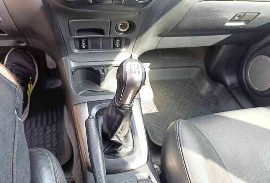 Toyota RAV 4 2.0i Executive 4X4 benzín 110kw - foto 18