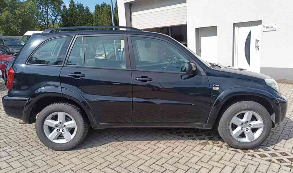 Toyota RAV 4 2.0i Executive 4X4 benzín 110kw - foto 8