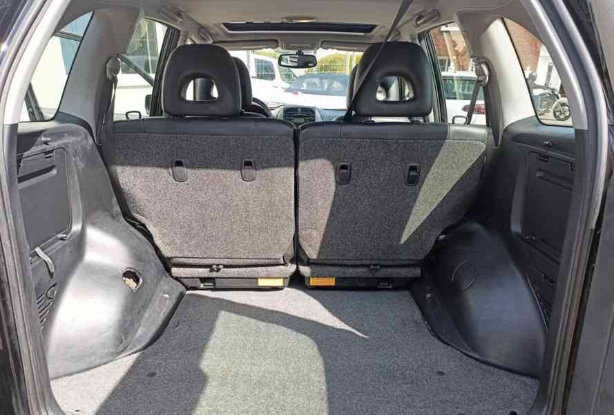 Toyota RAV 4 2.0i Executive 4X4 benzín 110kw - foto 20