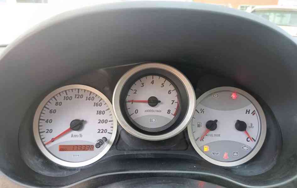 Toyota RAV 4 2.0i Executive 4X4 benzín 110kw - foto 16