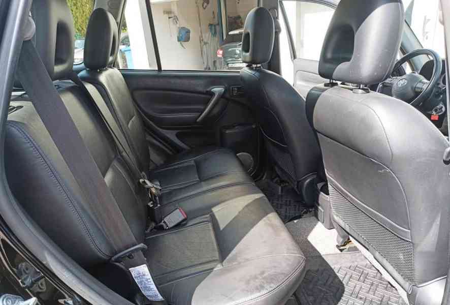 Toyota RAV 4 2.0i Executive 4X4 benzín 110kw - foto 14