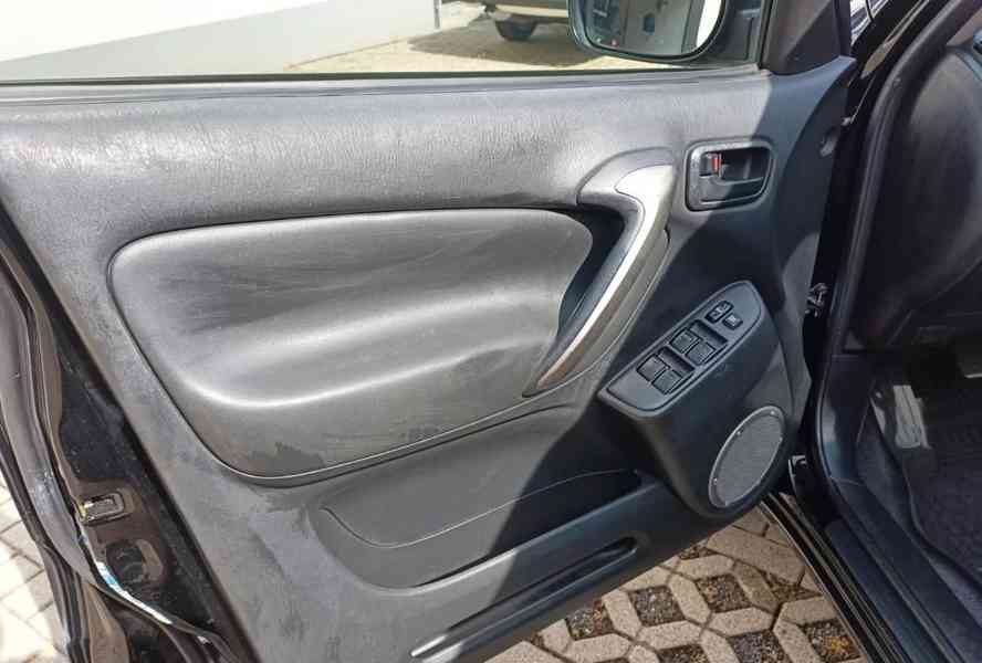 Toyota RAV 4 2.0i Executive 4X4 benzín 110kw - foto 9