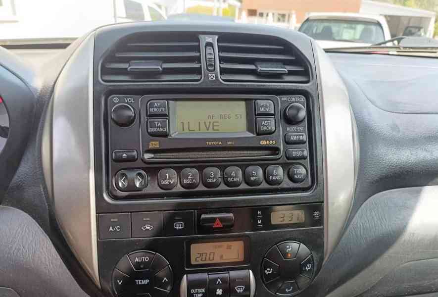 Toyota RAV 4 2.0i Executive 4X4 benzín 110kw - foto 17