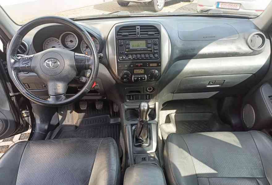 Toyota RAV 4 2.0i Executive 4X4 benzín 110kw - foto 15