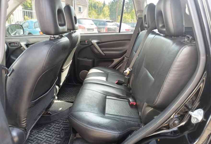 Toyota RAV 4 2.0i Executive 4X4 benzín 110kw - foto 13
