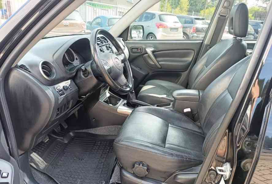 Toyota RAV 4 2.0i Executive 4X4 benzín 110kw - foto 11