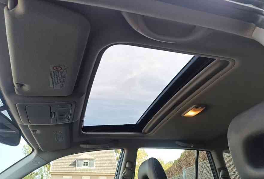Toyota RAV 4 2.0i Executive 4X4 benzín 110kw - foto 10