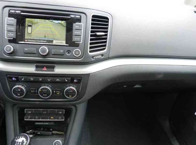 Volkswagen Sharan 2,0TDI Highline 130kw - foto 12