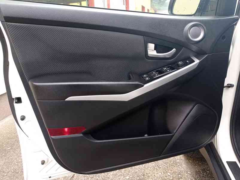SsangYong Korando 2.0i e-XGi LPG/1MAJ/VYHŘEV - foto 10