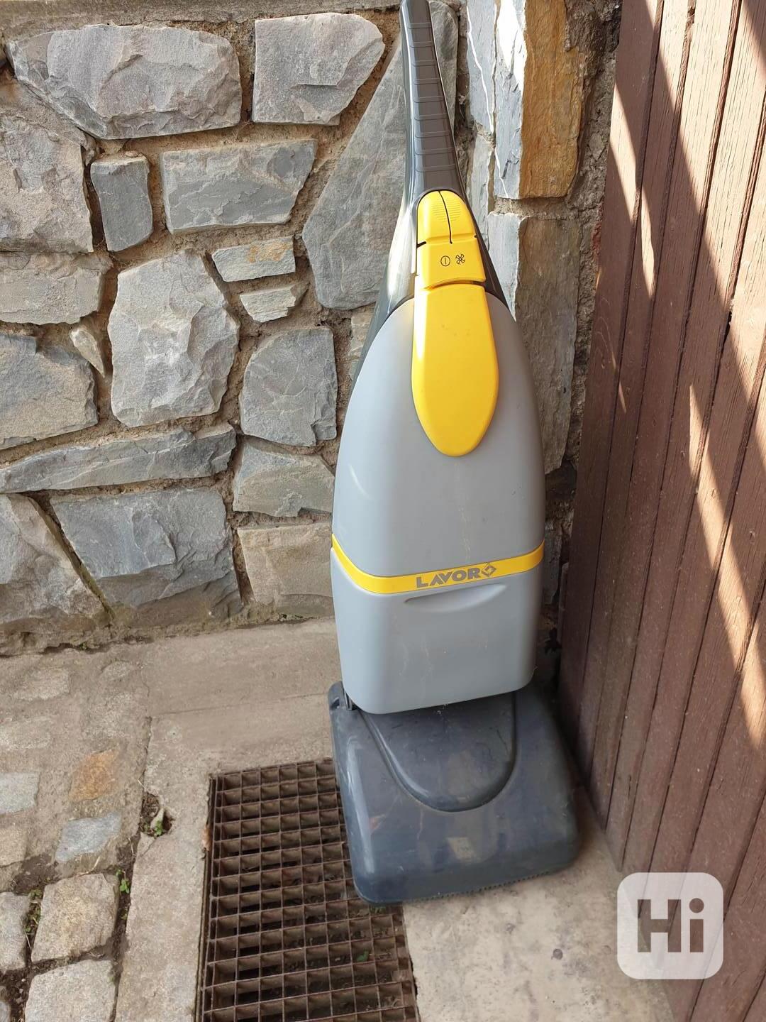 Podlahový mycí stroj LAVOR SPRINTER - foto 1
