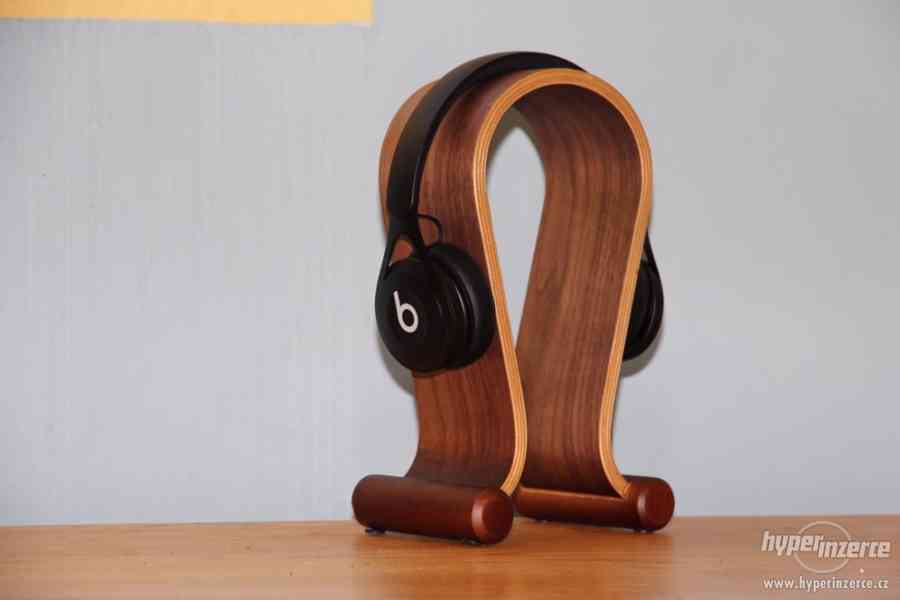 Dřevěný stojánke na sluchátka - foto 1