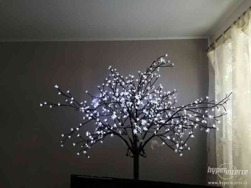Svítící led strom do exteriéru i interiéru - foto 3