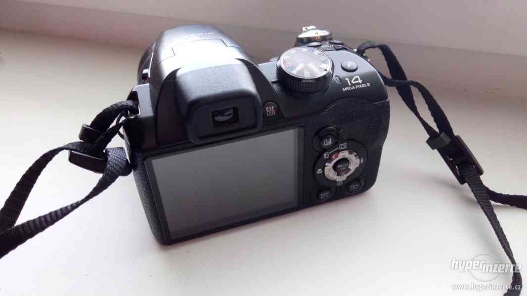 Digitální fotoaparát Fujifilm FinePix S4200 - foto 2